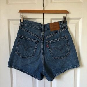 Levi’s High Loose Short Size 25